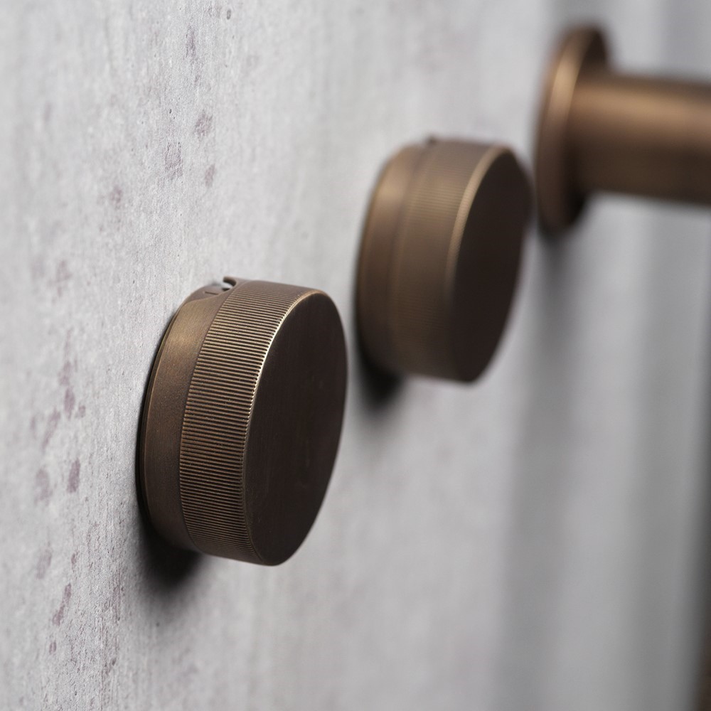 Zero Wall Top Assy pr Fluted in Antique Brass Light